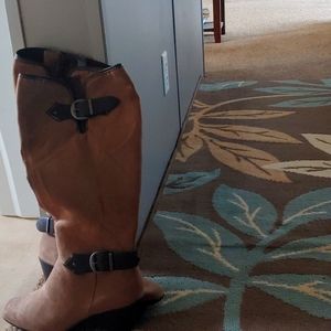 These are 9 Wide Boots with memory foam